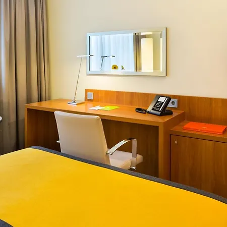 Otel Holiday Inn Amsterdam 4*